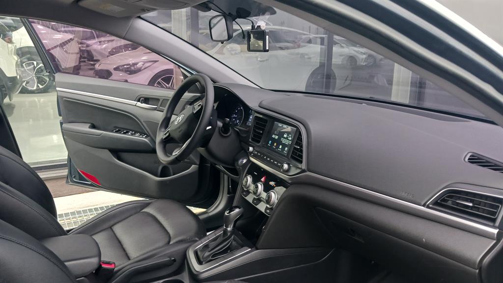 HYUNDAI Avante - Vista 7