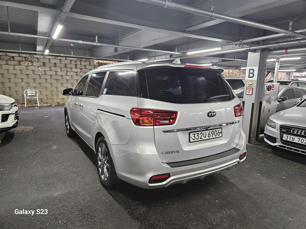 KIA Carnival - Vista 4