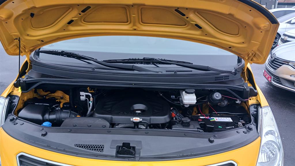 HYUNDAI Starex - Vista 5