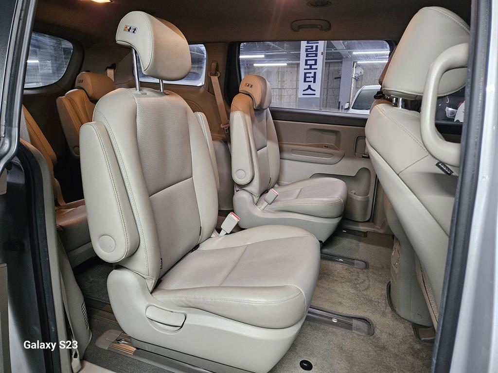 KIA Carnival - Vista 11