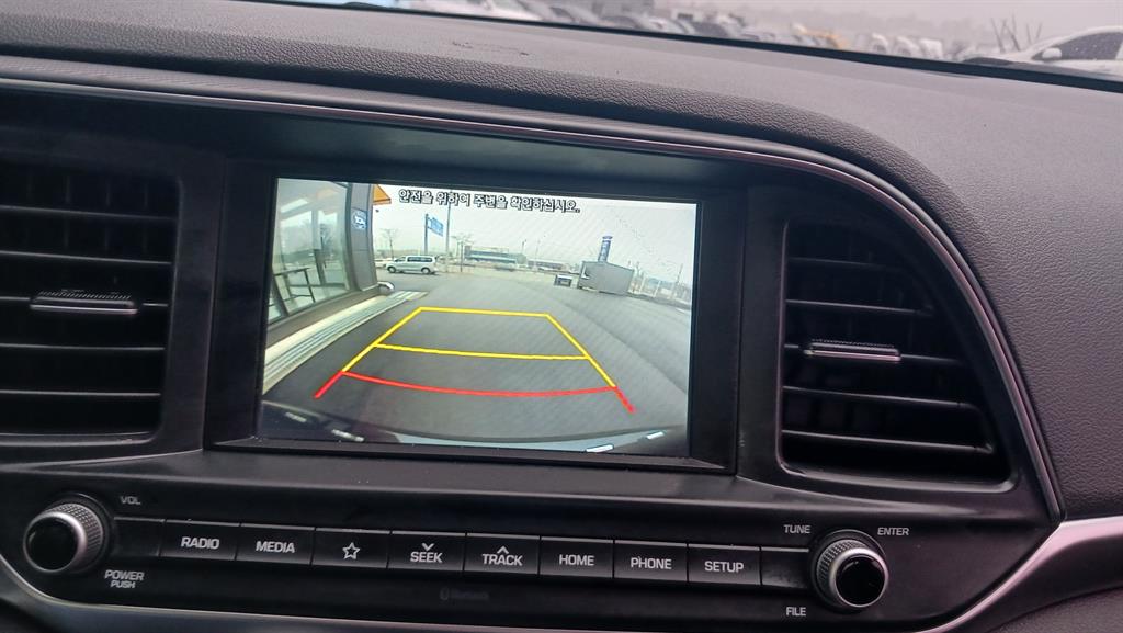 HYUNDAI Avante - Vista 12