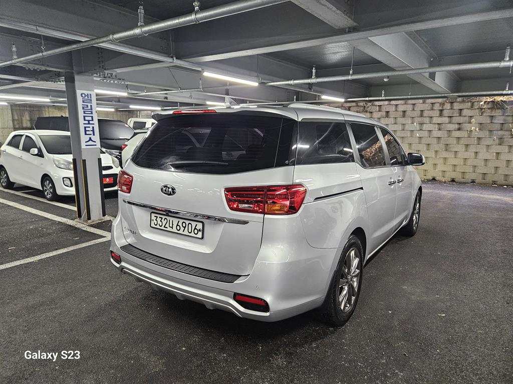 KIA Carnival - Vista 3