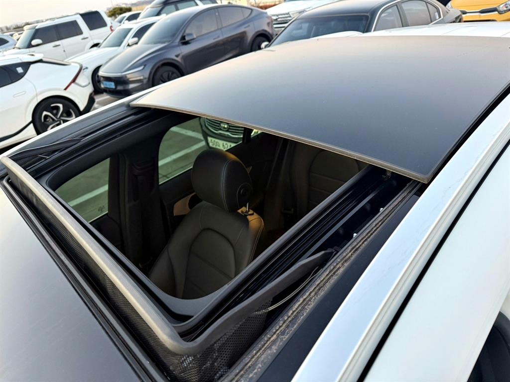 Mercedes Benz GLC Class 2021 Blanco - Importación desde Corea - HF Imports Iquique - Foto 18