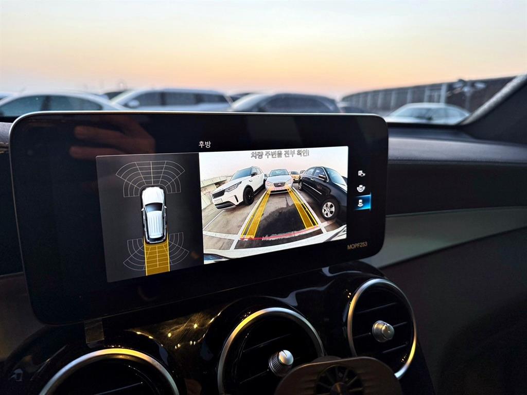 Mercedes Benz GLC Class - Vista 12