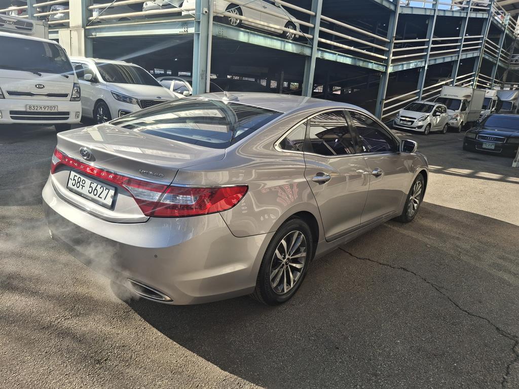HYUNDAI Grandeur - Vista 5