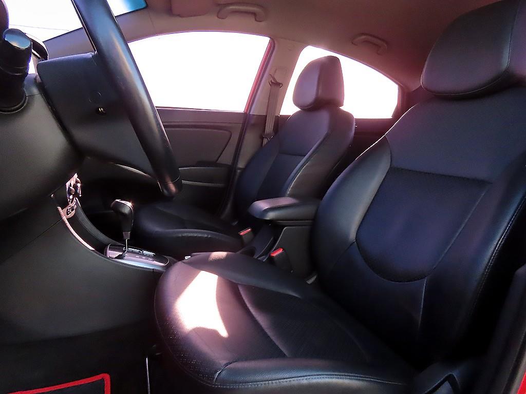 HYUNDAI Accent - Vista 5