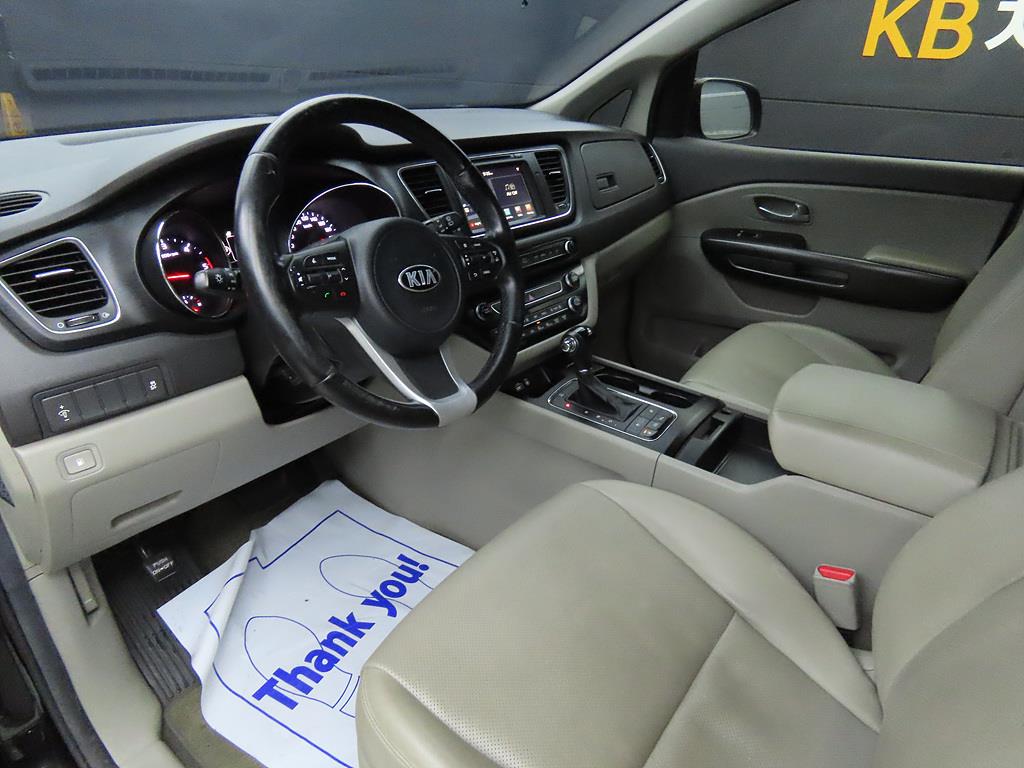KIA Carnival - Vista 6
