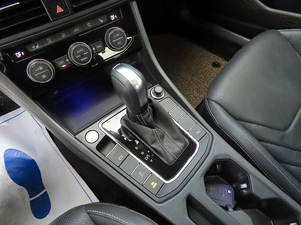 Volkswagen Jetta - Vista 10