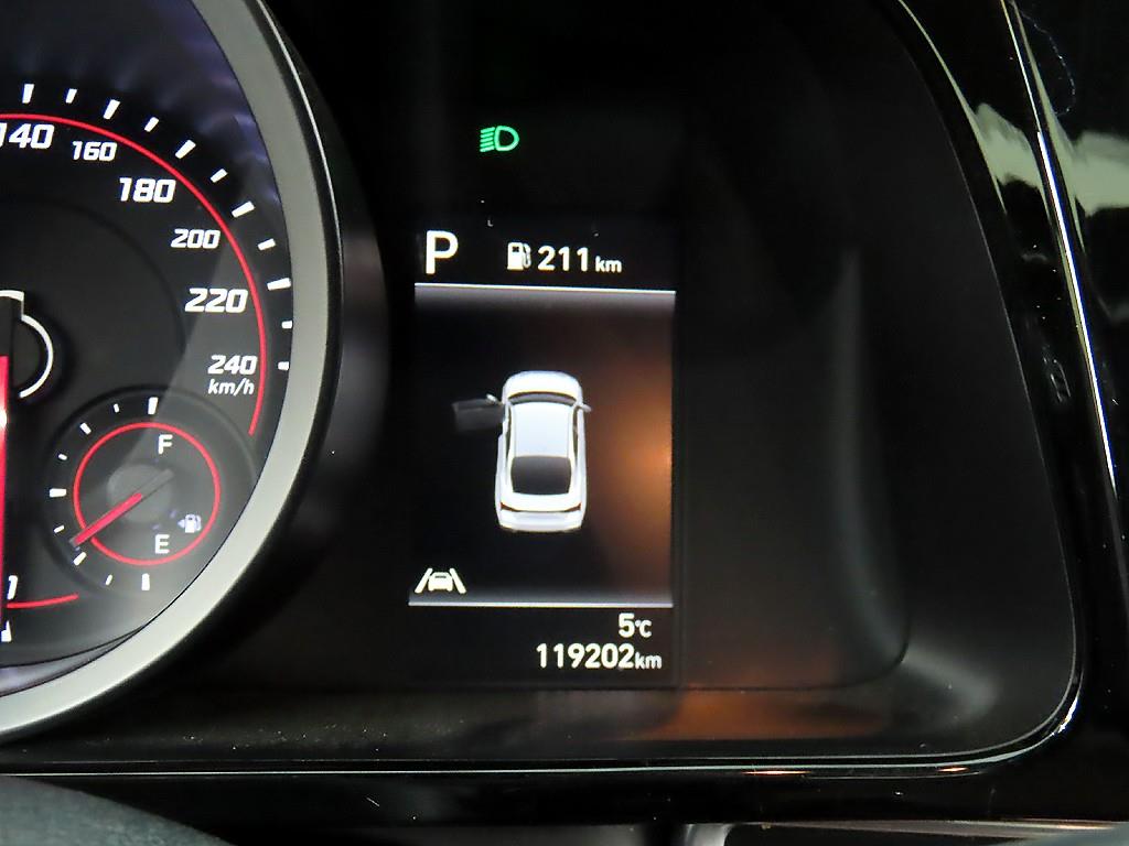 HYUNDAI Avante - Vista 8