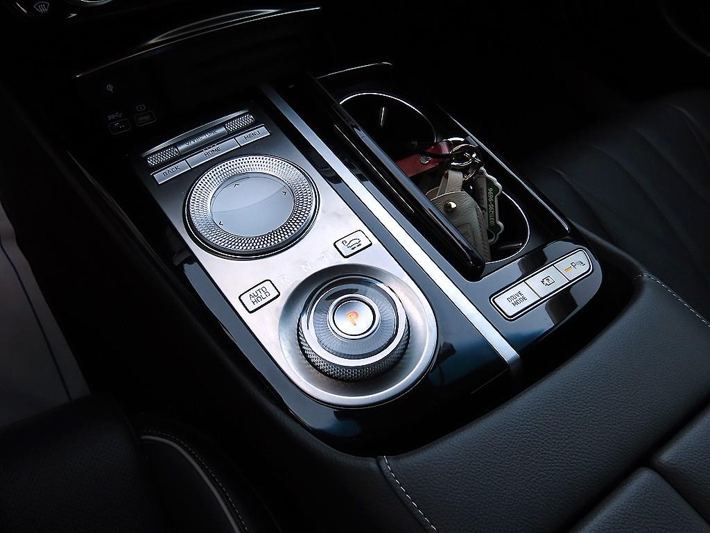 Genesis G80 - Vista 10