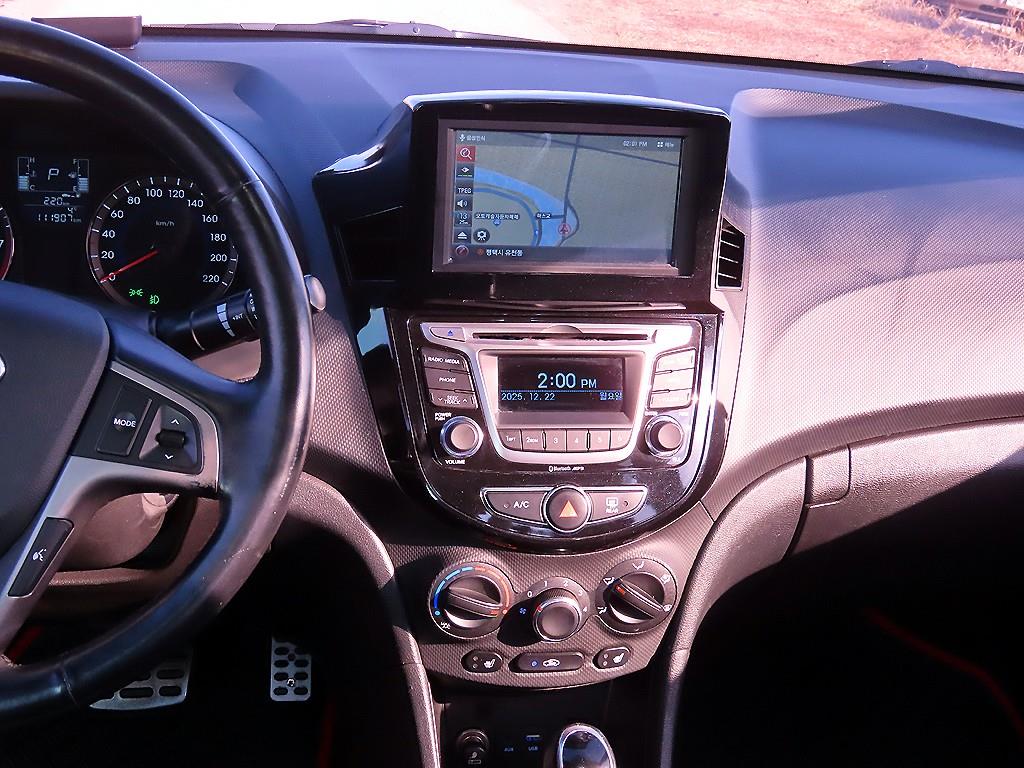 HYUNDAI Accent - Vista 10