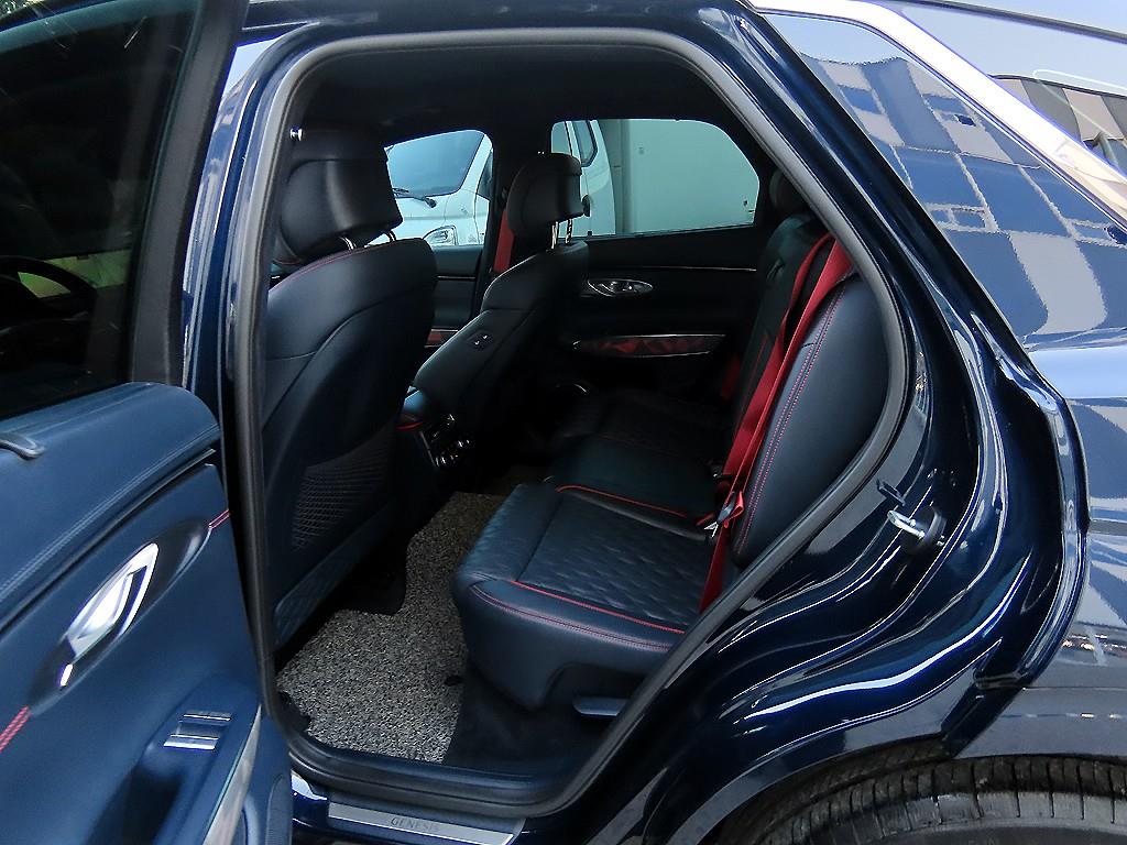 Genesis GV70 - Vista 6