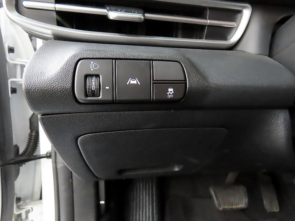 HYUNDAI Avante - Vista 12