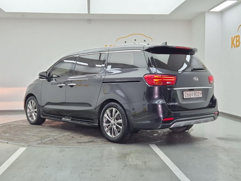 KIA Carnival - Vista 3