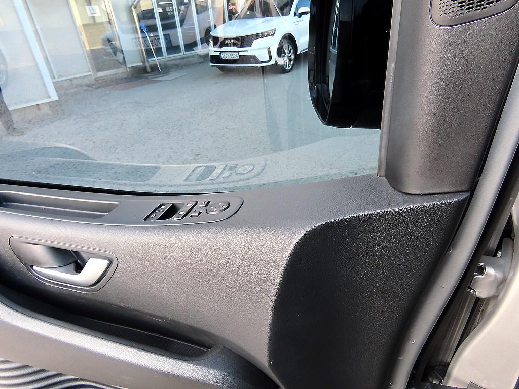 HYUNDAI Staria - Vista 11