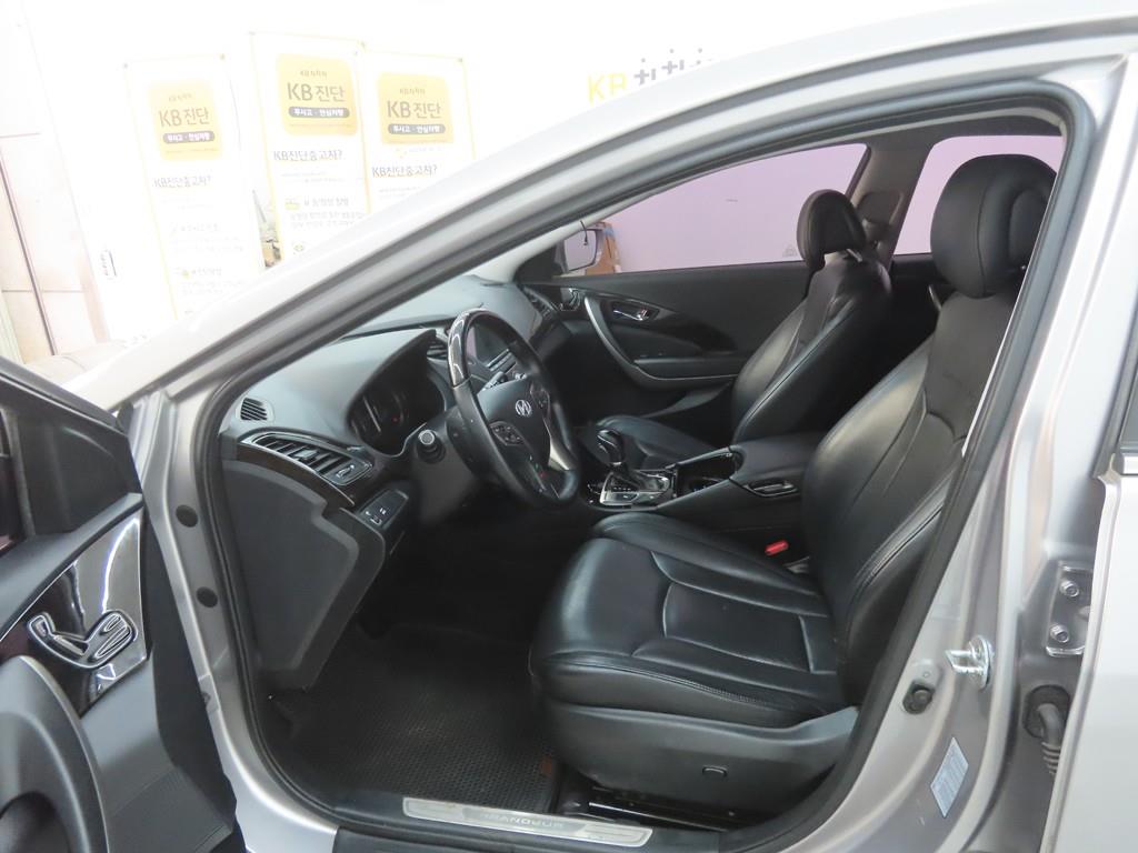 HYUNDAI Grandeur - Vista 5