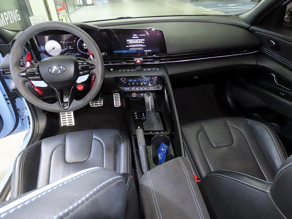 HYUNDAI Avante - Vista 10