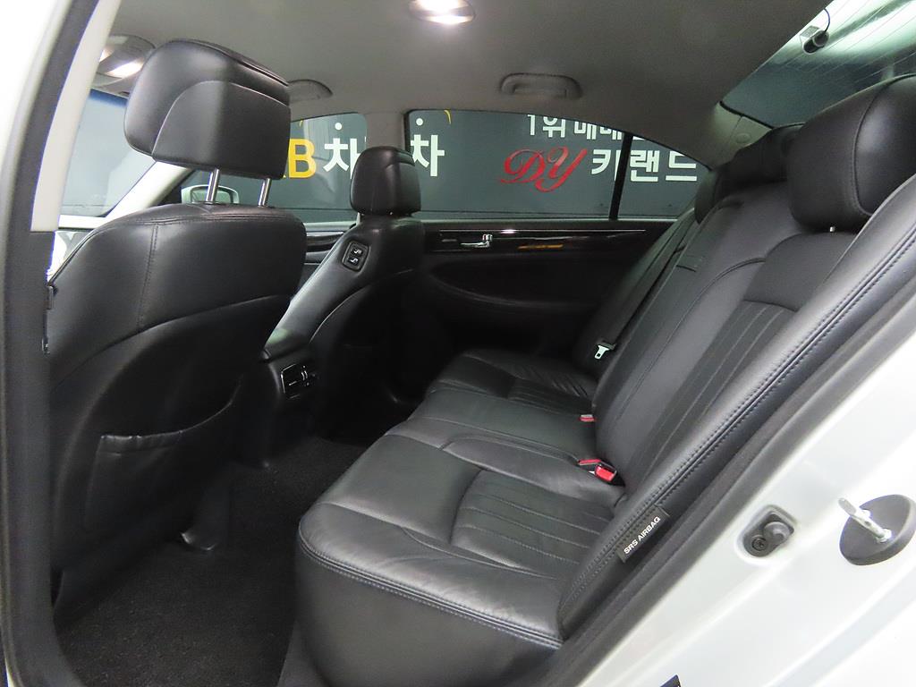 HYUNDAI Genesis - Vista 6