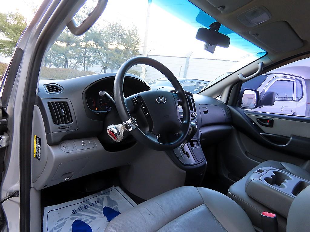 HYUNDAI Starex - Vista 7