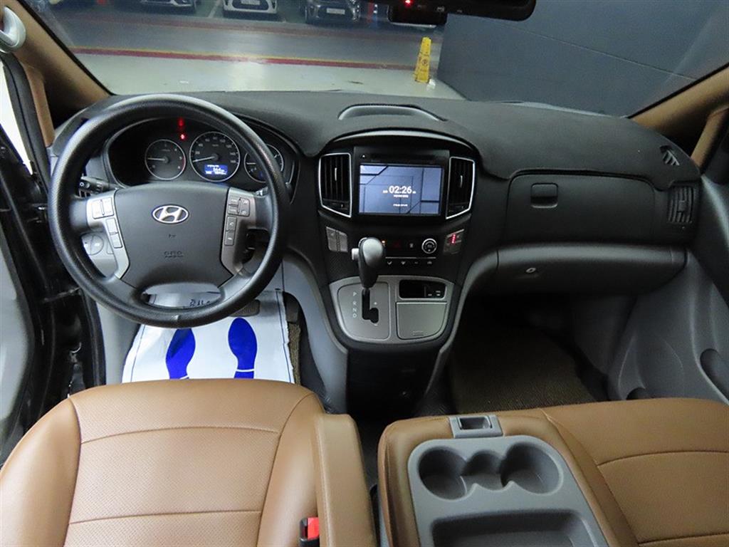 HYUNDAI Starex - Vista 7