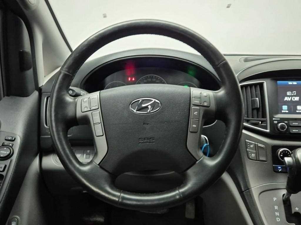 HYUNDAI Starex - Vista 9