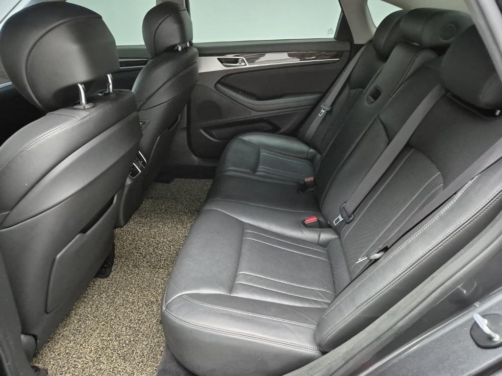 Genesis G80 - Vista 12