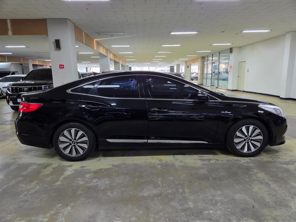 HYUNDAI Grandeur - Vista 5