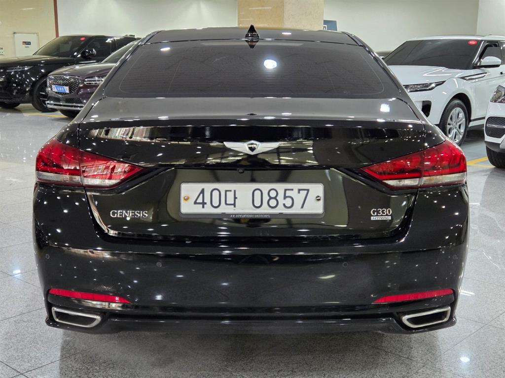 HYUNDAI Genesis - Vista 4