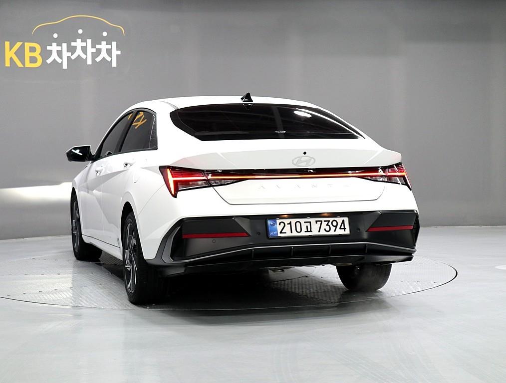 HYUNDAI Avante - Vista 4