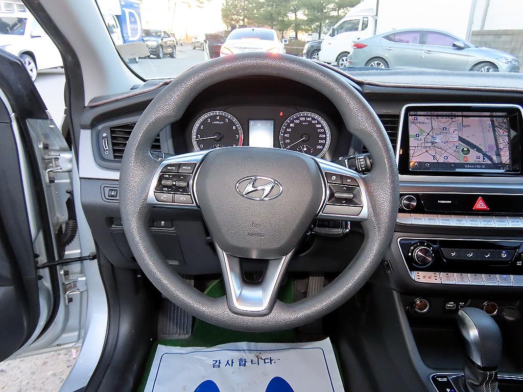 HYUNDAI Sonata - Vista 8