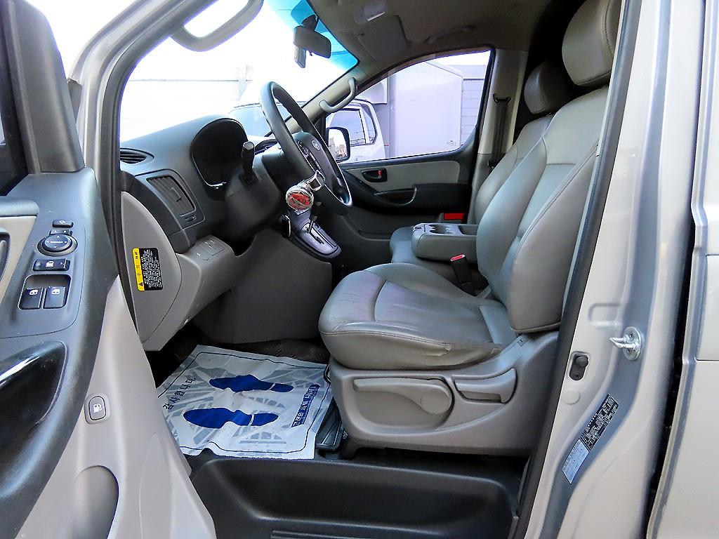 HYUNDAI Starex - Vista 5