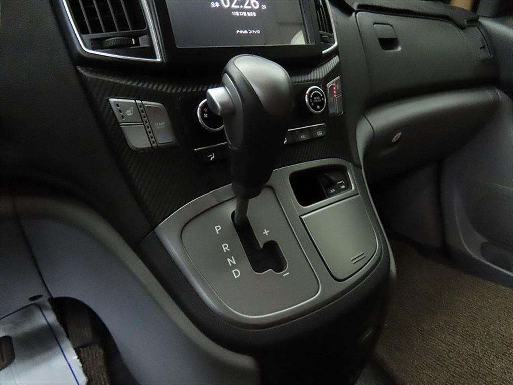 HYUNDAI Starex - Vista 11