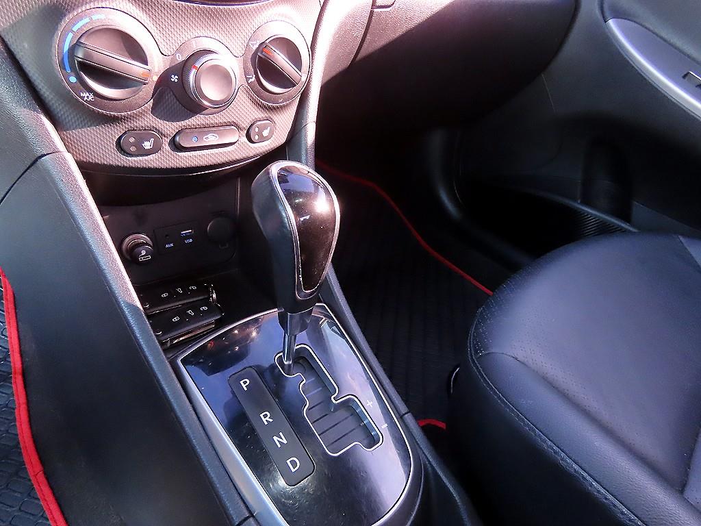 HYUNDAI Accent - Vista 11