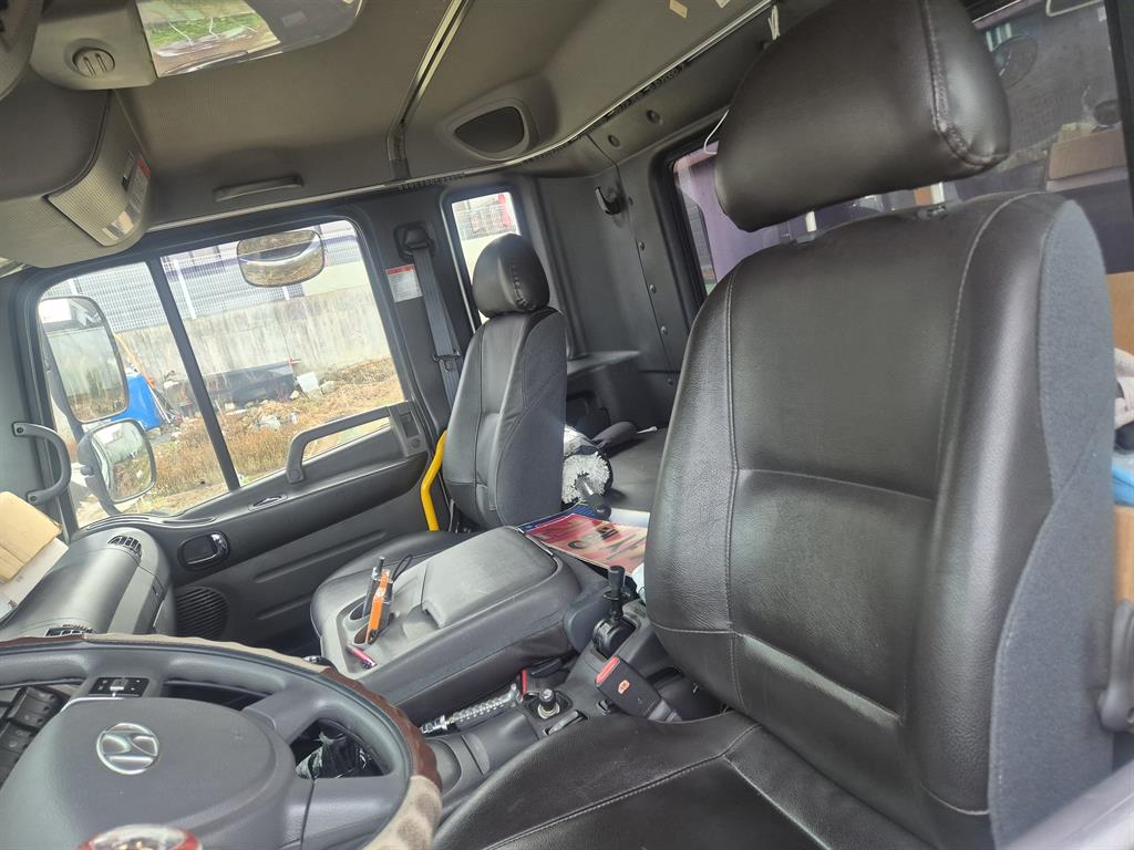 medium and large cargo truck - Vista 4