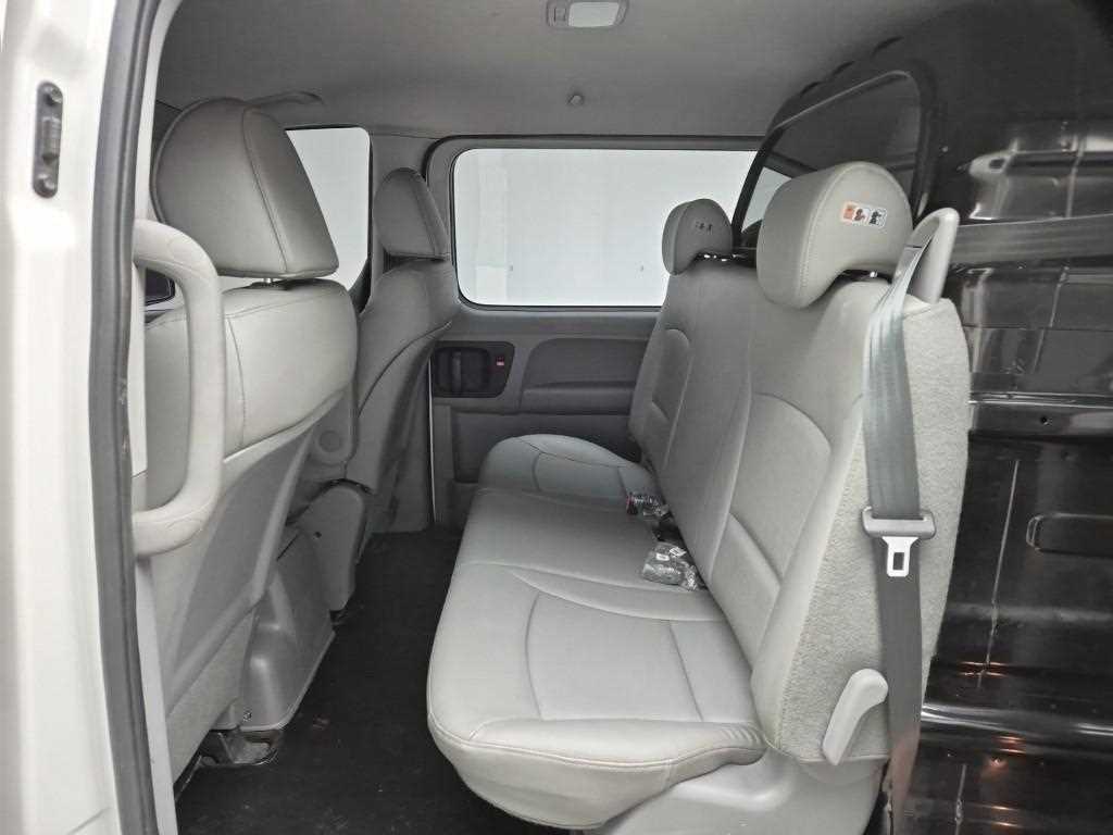 HYUNDAI Starex - Vista 12