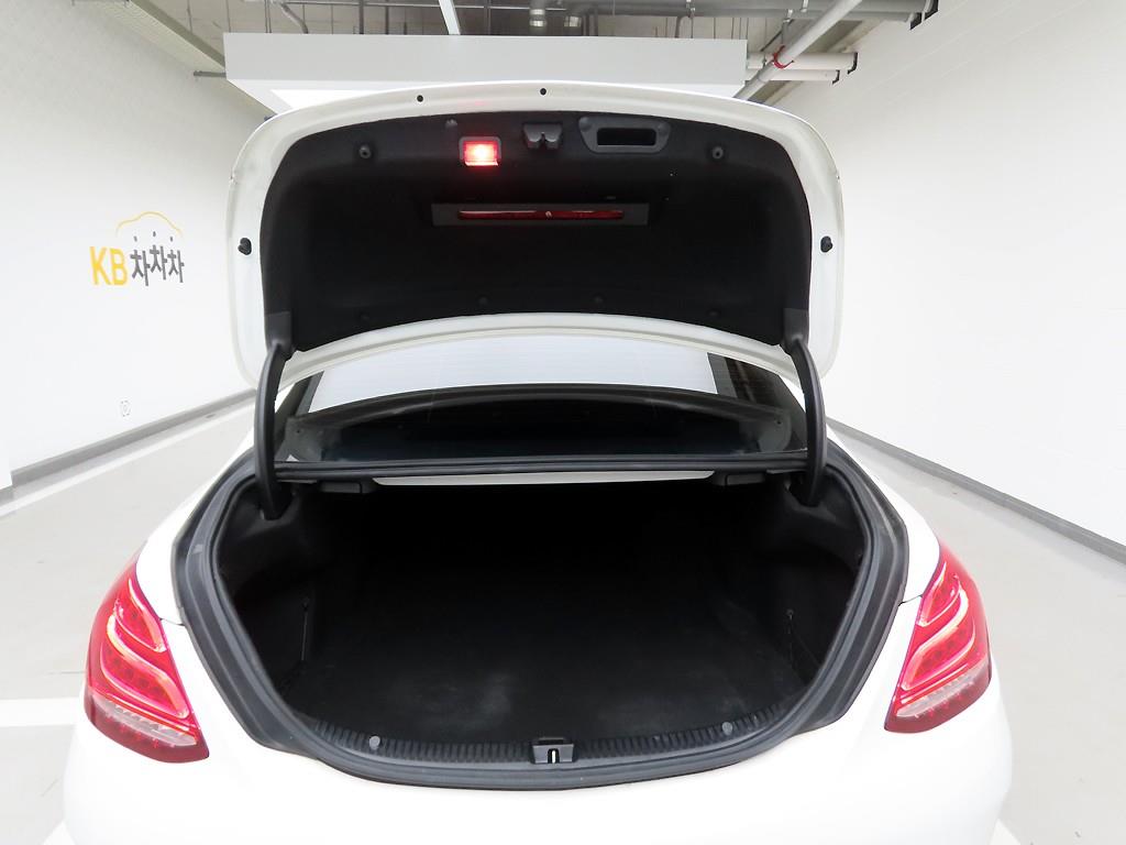 Mercedes Benz C Class - Vista 5