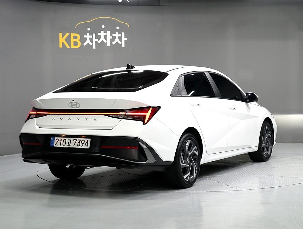 HYUNDAI Avante - Vista 3