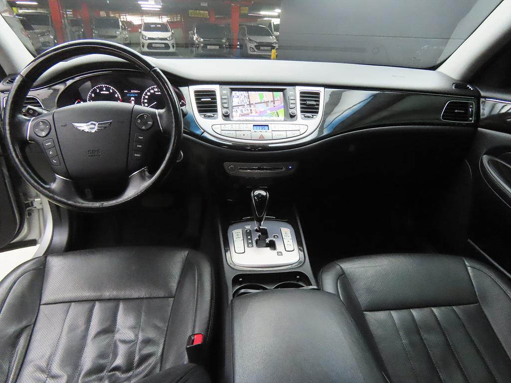HYUNDAI Genesis - Vista 7