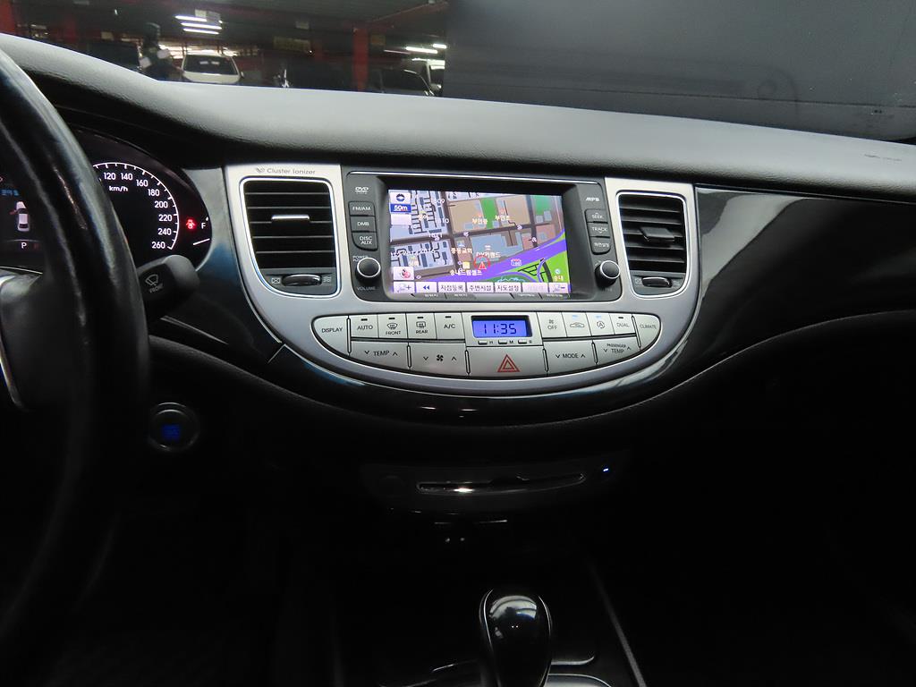 HYUNDAI Genesis - Vista 10