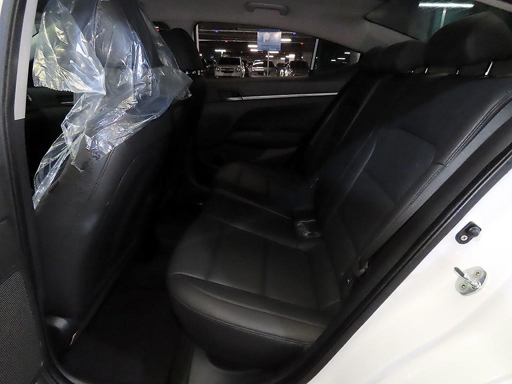 HYUNDAI Avante - Vista 7