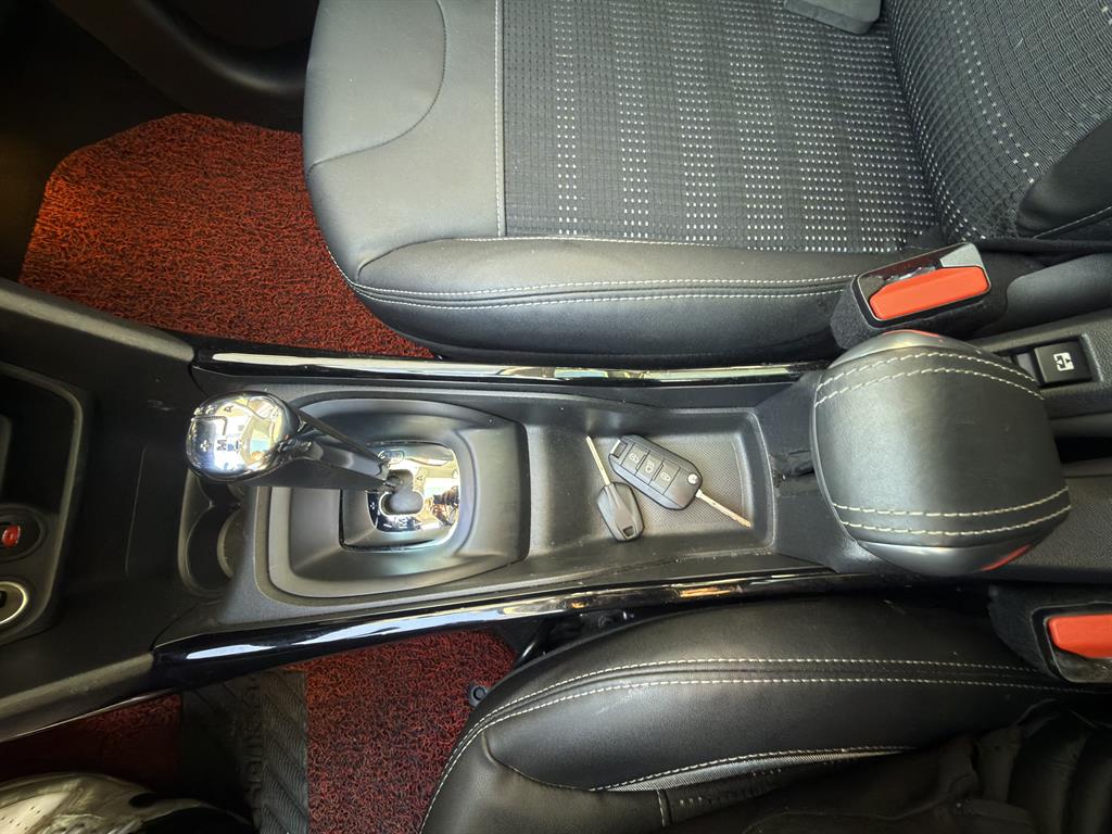 Peugeot 2008 - Vista 9