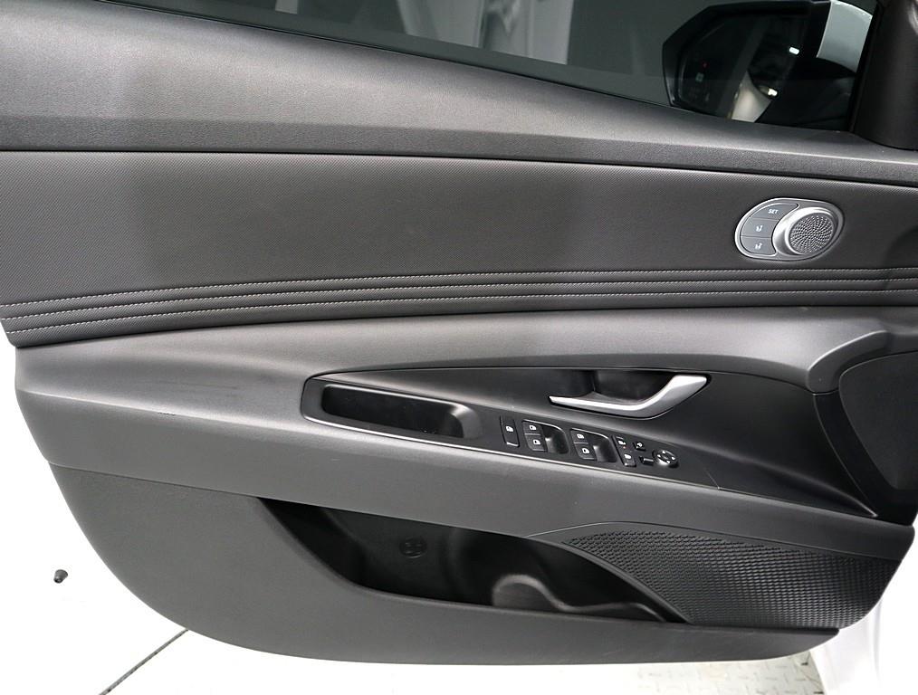 HYUNDAI Avante - Vista 8