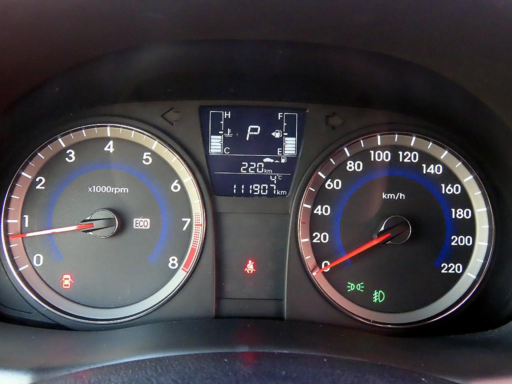 HYUNDAI Accent - Vista 8