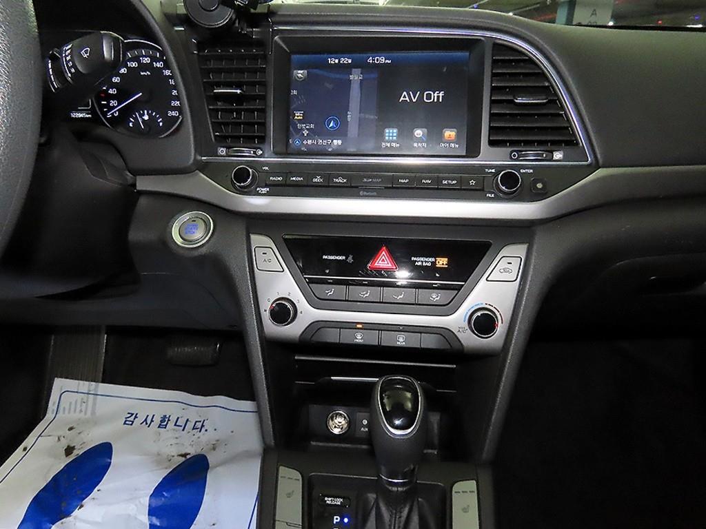 HYUNDAI Avante - Vista 11