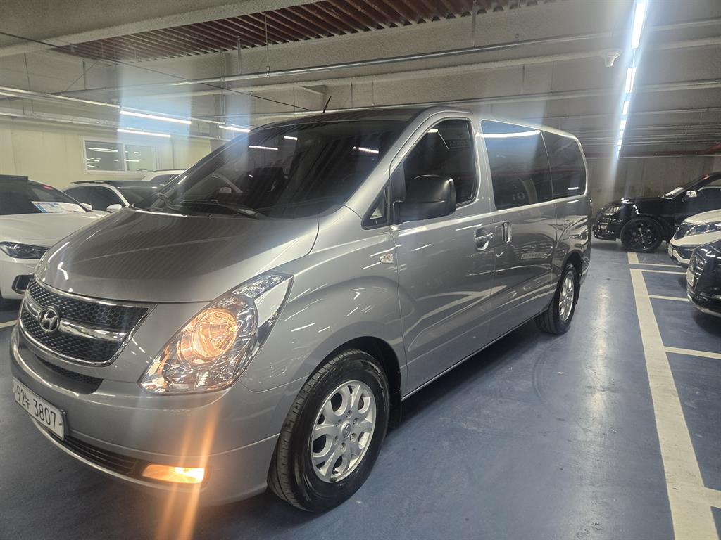 HYUNDAI Starex - Vista 4