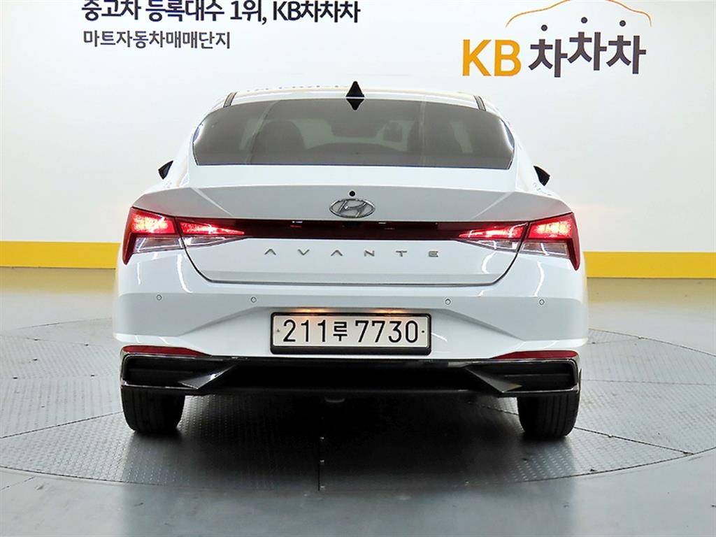 HYUNDAI Avante - Vista 3