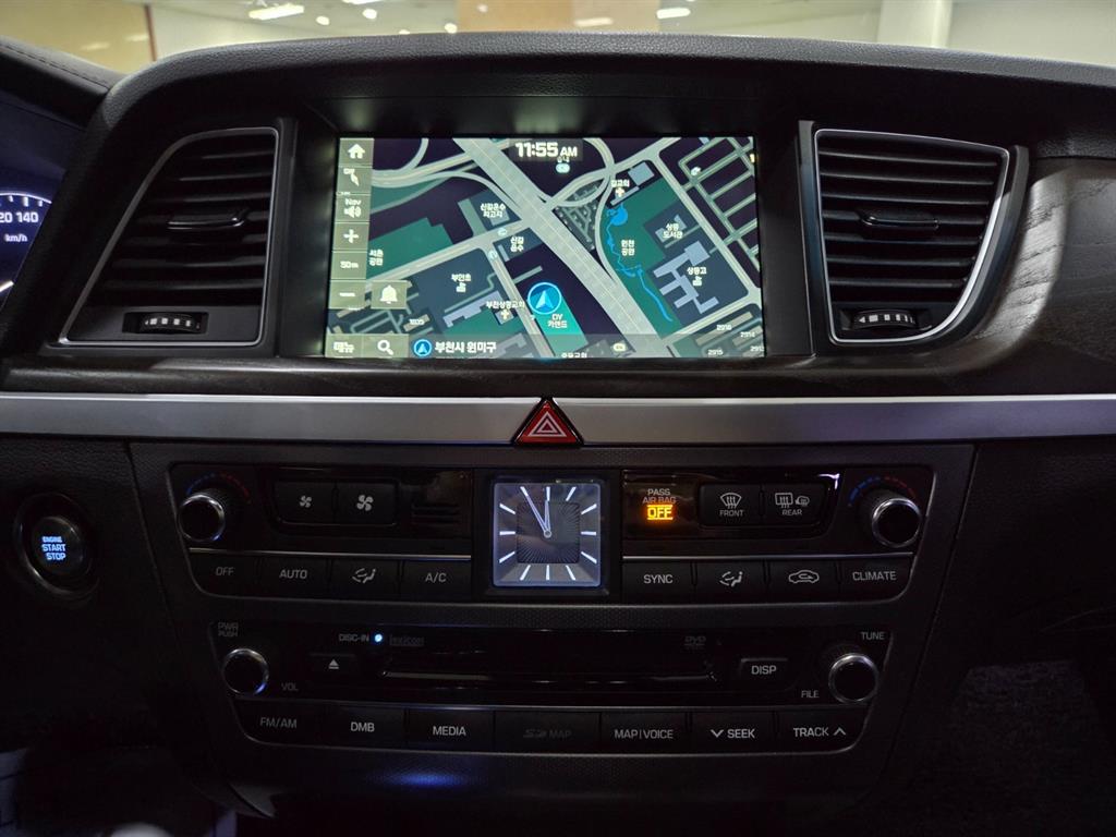 HYUNDAI Genesis - Vista 11