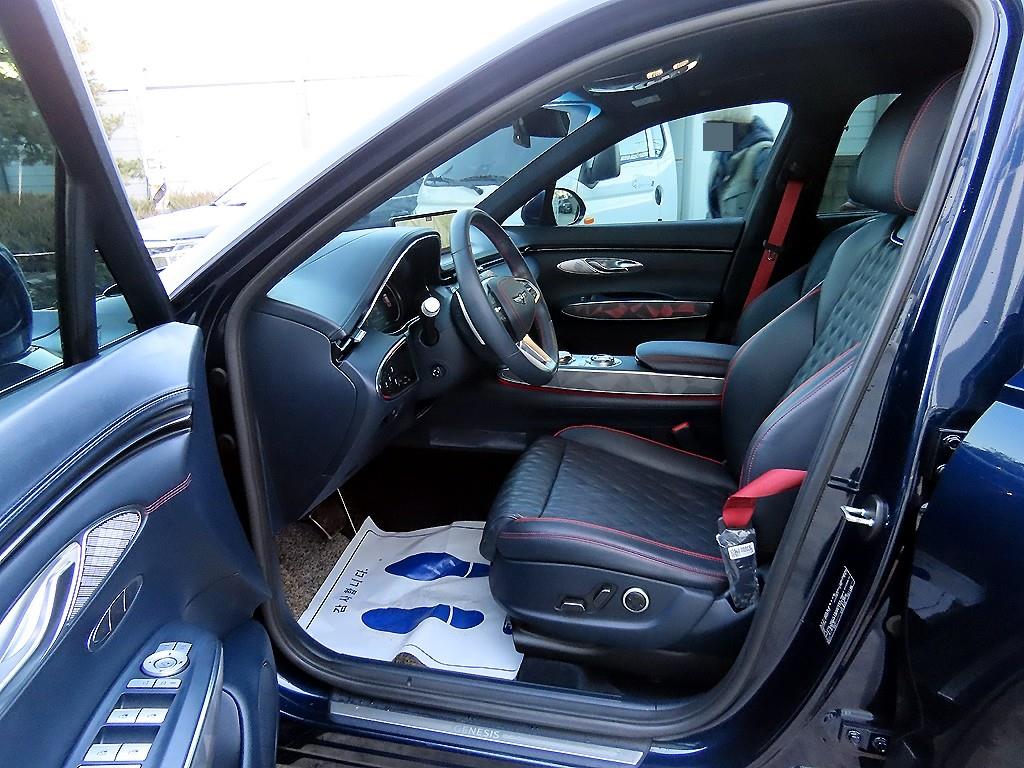 Genesis GV70 - Vista 5