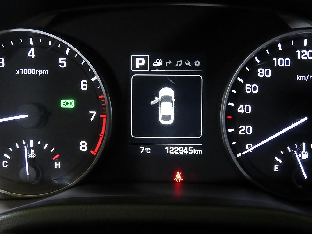 HYUNDAI Avante - Vista 9