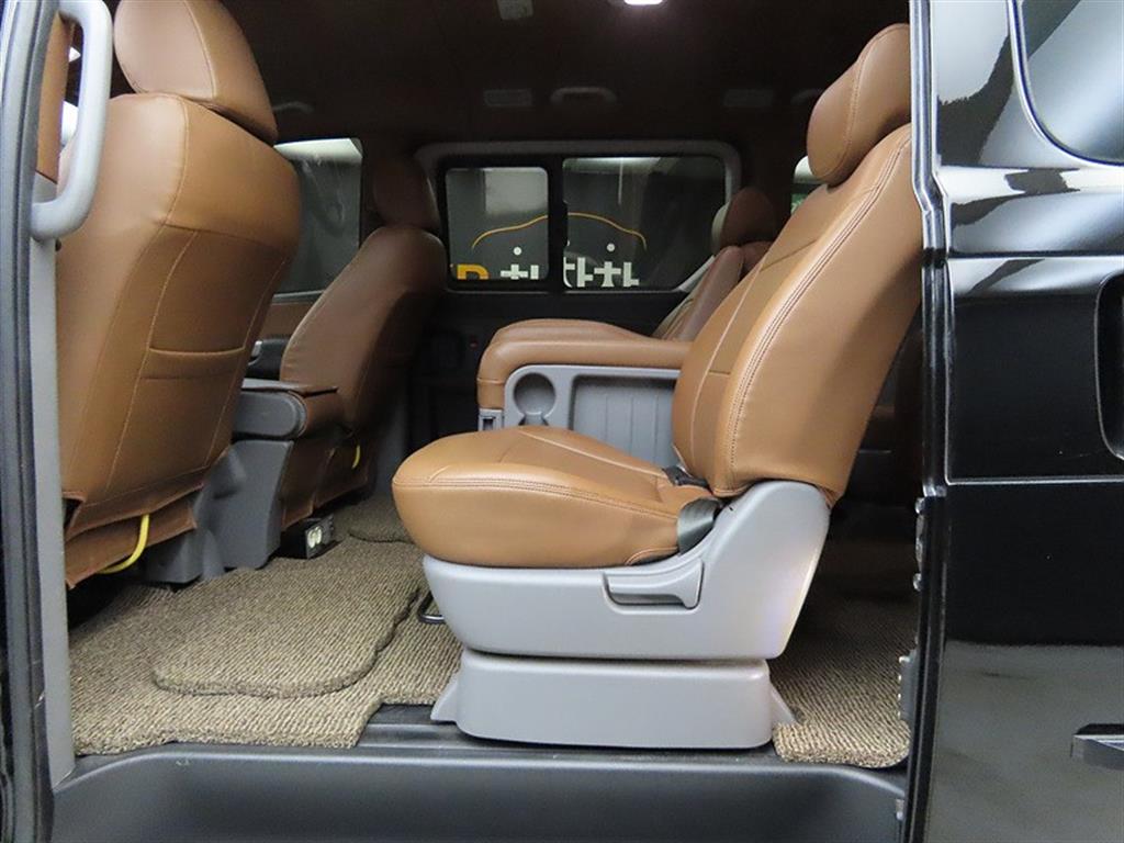 HYUNDAI Starex - Vista 6